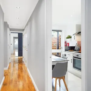 https://apt-a-beautiful-stylish-2-bedroom-city-of.brighton-hotels-england.com